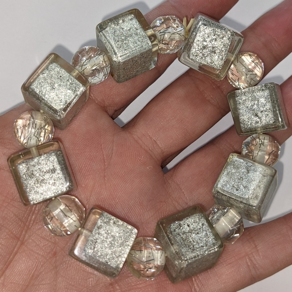VTG CUBE & ROUND CLEAR W/ SILVER GLITTER & FOIL LUCITE BEAD STRETCH BRACELET - Picture 8 of 9